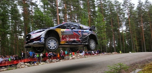 Mistr světa a vedoucí muž seriálu mistrovství světa v rallye Sébastien Ogier ve čtvrtečním závodě.
