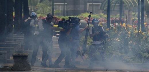 Při protestech ve Venezuele zahynulo již přes 120 lidí.