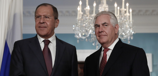 Šéfové ruské a americké diplomacie Sergej Lavrov a Rex Tillerson.