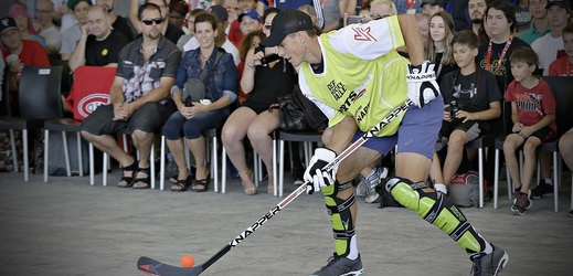Český tenista Vasek Pospisil proti hvězdám z NHL v Montrealu.