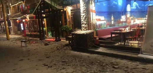 Nejméně pět mrtvých si vyžádalo zemětřesní v Číně.