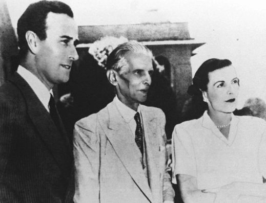 (Zleva) Poslední britský vicekrál lord Mountbatten, zakladatel Pákistánu Mohammed Ali Jinnah a lady Mountbattenová.