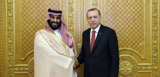 Saúdskoarabský korunní princ Muhammad bin Salmán (vlevo) a turecký prezident Recep Tayyip Erdoğan.