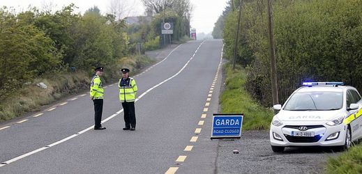 Policejní hlídka na irských hranicích.