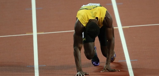 Slavný běžec Usain Bolt se na mistrovství světa v Londýně zranil. 