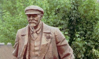 Bronzová socha Vladimíra Iljiče Lenina ve Fremontu.