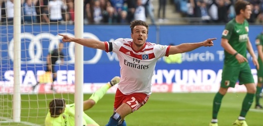 Fotbalista Hamburku Nicolai Müller při oslavě gólu. 