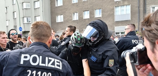 Policie zasahovala při pochodu neonacistů.