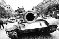 Okupační tank na Václavském náměstí.