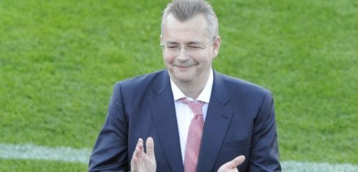 Předseda představenstva fotbalové Slavie Jaroslav Tvrdík. 