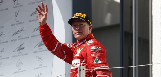 Kimi Räikkönen prodloužil smlouvu o rok.