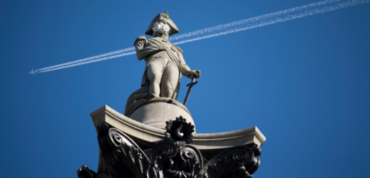 Památník admirála Nelsona na Trafalgarském náměstí v Londýně. 