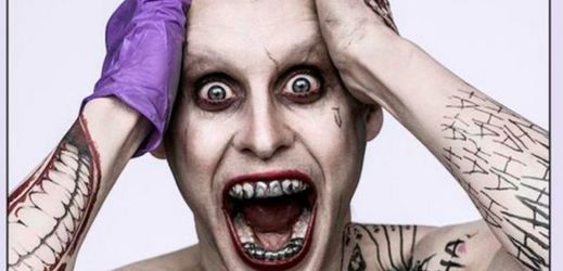 Herec a zpěvák Jared Leto v roli Jokera. 