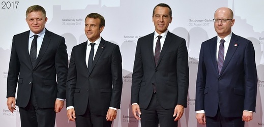 Zleva slovenský premiér Robert Fico, francouzský preziden Emmanuel Macron, rakouský kancléř Christian Kern a český premiér Bohuslav Sobotka.