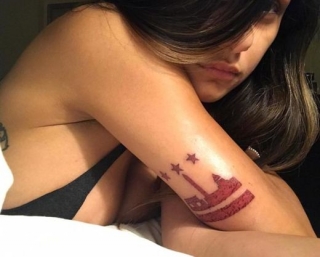 Tetování s libanonskou tematikou.