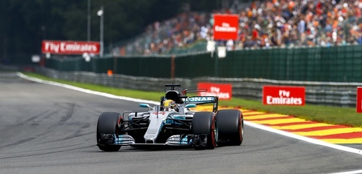 Lewis Hamilton zvítězil ve Velké ceně Belgie a přiblížil se lídrovi šampionát.