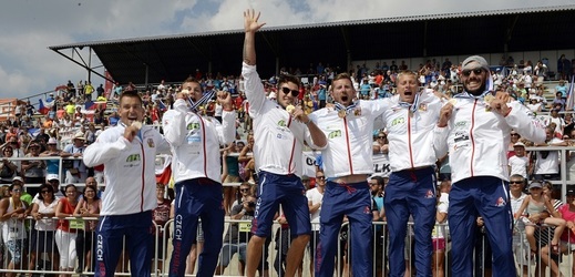 Čeští rychlostní kanoisté slaví šest medailí na domácím šampionátu v Račicích.