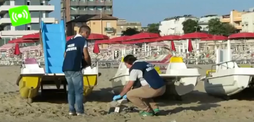 Na italské pláži v Rimini došlo k napadení a znásilnění. 