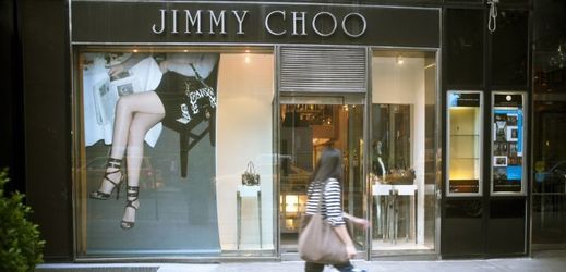 Prodejna luxusní obuvi Jimmy Choo v New Yorku. 
