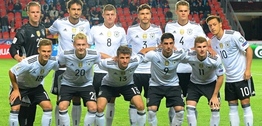 Německá fotbalová reprezentace před zápasem s Čechy. 