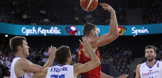 Španělští basketbalisté si pohráli s českou reprezentací.