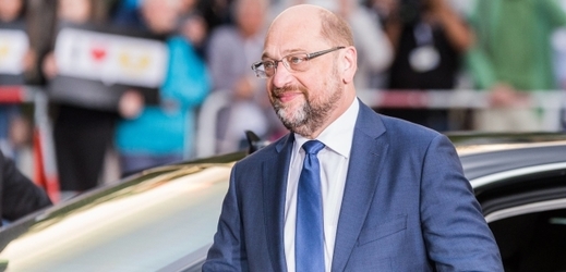 Šéf SPD Martin Schulz před debatou s Angelou Merkelovou.