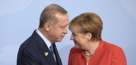 Erdogan obvinil Merkelovou z populismu.