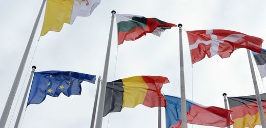 Vlajky členských zemí EU. 