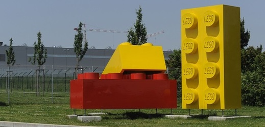 Jeden z výrobních závodů společnosti Lego je ve středočeském Kladně.