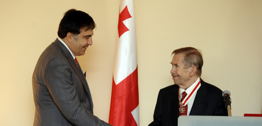 Michail Saakašvili (vlevo) a Václav Havel. Rok 2011.