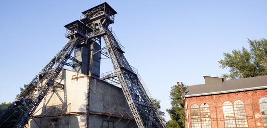 Bývalá těžní věž jámy Jeremenko v průmyslovém areálu bývalého dolu Petr Bezruč
