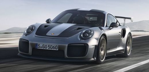 Agresivní vzhled a agresivní výkony, takové je Porsche 911 GT2 RS.