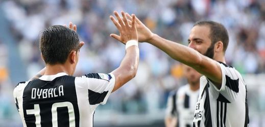 Juventus porazil Chievo 3:0, trefil se Dybala i Higuaín.