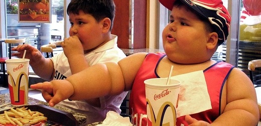 Kvůli oblibě fast foodů hrozí dětem obezita (ilustrační foto).
