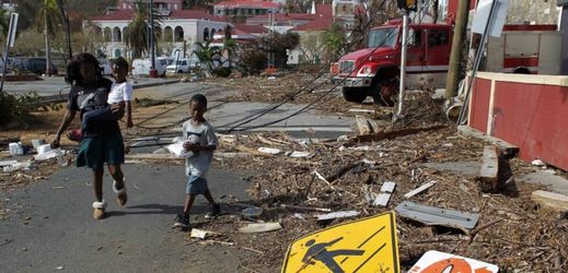 Hurikán Irma po sobě zanechal spoušť. Poničené město na ostrově Antigua.
