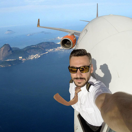 Pilot se ihned stal populární a na Instagramu ho začalo sledovat přes 70 tisíc lidí.