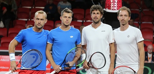 Roman Jebavý a Adam Pavlásek na své soupeře v Davis Cupu nestačili.