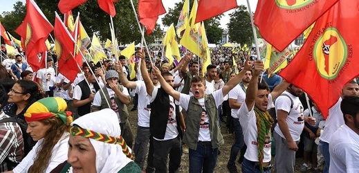 Protest Kurdů v Německu.