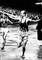 OH 1948 Londýn a první olympijská medaile pro Zátopka! První v cíli závodu na 5000 metrů je Belgičan Gaston Reiff, těsně za ním dobíhá československý reprezentant. Později si doběhl Zátopek pro zlatou medaili na dvojnásobné trati.