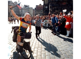 Dostál projel sám na kole 58 zemí a ujel 59.279 kilometrů.