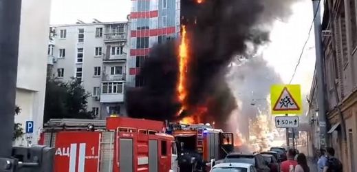 Požár desetipatrového hotelu.