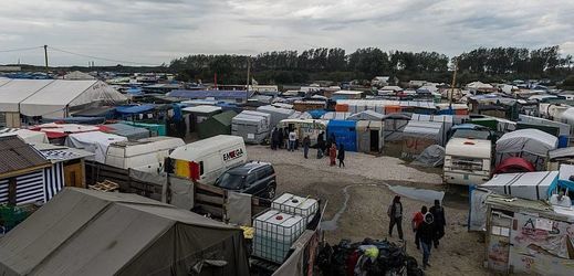 Uprchlický tábor ve francouzském městě Calais. Snímek je  z roku 2016.