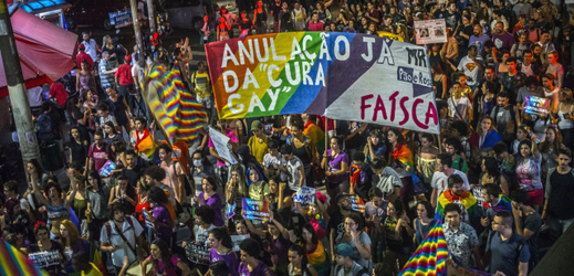 Protesty proti rozsudku v Riu de Janeiru.