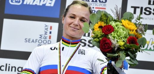 Cyklistka Chantal Blaaková se stala světovou šampionkou.