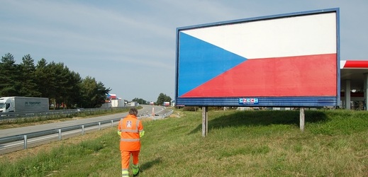 Vlajka České republiky na billboardu. 
