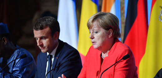 Francouzský prezident Emmanuel Macron a německá kancléřka Angela Merkelová.
