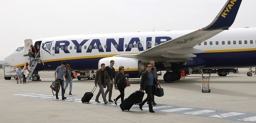 Irská nízkonákladová letecká společnost Ryanair prodlouží rušení některých letů.
