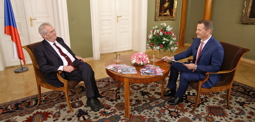 Prezident Miloš Zeman (vlevo) a generální ředitel televize Barrandov Jaromír Soukup.