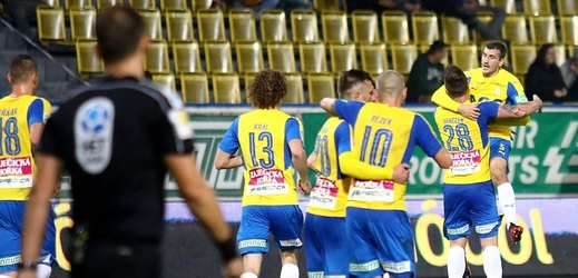 Fotbalisté Teplic se radují z gólu proti Liberci v zápase devátého kola HET ligy.