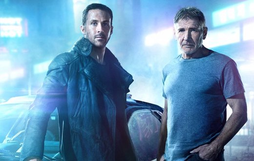 Ryan Gosling (vlevo) a Harrison Ford ve filmu Blade Runner 2049.